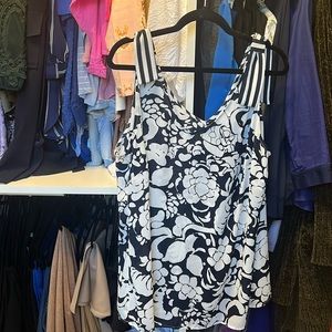 Cabi: Unworn, really cute floral blouse